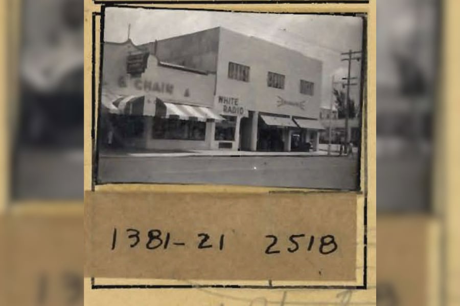 Una tarjeta de impuestos histórica de Ball & Chain Miami de 1939 (Ball & Chain).