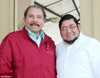 El reverendo Guillermo Osorno, durante muchos años aliado del gobernante Frente Sandinista, es uno de los candidatos que aparecerá en la boleta electoral para competir contra Daniel Ortega. (Foto Presidencia de Nicaragua)