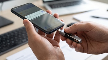 Pendrive - archivos - celular - tecnología - 28 de octubre