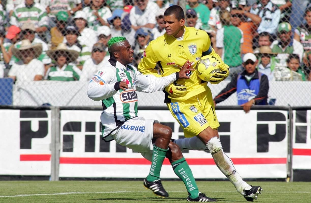 El delantero ecuatoriano es considerado uno de los mejores extranjeros que llegaron al futbol mexicano. (X/Club Santos)