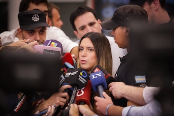 Agostina Paez regresó a la Argentina tras la denuncia por injuria racial en Brasil