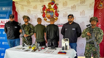 Ejército Nacional sometió a dos presuntos disidentes y halló un depósito de explosivos atribuidos a ‘Iván Mordisco’