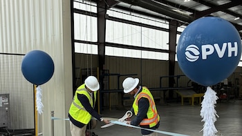 PVH USA amplía su fábrica de Houston (Estados Unidos) para incrementar un 42% su capacidad