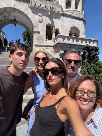 El mal momento de Yanina Latorre en las calles de Budapest