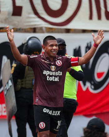 Edison Flores celebró doblete ante Juan Pablo II.