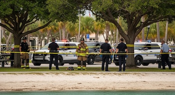 Los adolescentes George Watts y