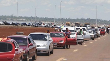 Miles de argentinos cruzan la frontera con Paraguay cuando la diferencia de precios es más conveniente