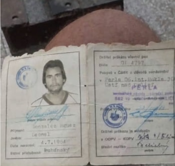 Leonel, que vive en Cuba y trabaja como zapatero independiente, tramita la ciudadanía española para intentar un encuentro físico con Veronika. (Foto cortesía)