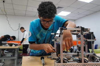 El STEAM MAKER Challenge Vol. 2, la competencia de robótica más grande de El Salvador, reunirá 187 equipos de niñas, niños y adolescentes en junio de 2026. (Foto cortesía FUSALMO)