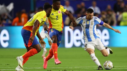 Tras la demora por los incidentes, Argentina y Colombia empatan en la final de la Copa América en Miami