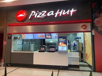 La desinversión llega tras un periodo en el que Pizza Hut registró resultados por debajo del desempeño general del grupo, situación que impulsó la evaluación de opciones para redefinir su continuidad.