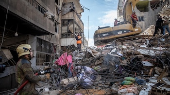 Israel ataca el sur de Beirut y rompe las condiciones del alto el fuego renovado esta semana