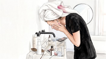 Ilustración de una mujer con toalla en la cabeza lavándose la cara en un lavabo con un grifo negro, productos de belleza y un teléfono móvil sobre el mostrador.