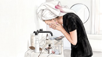 ¿Lavarse la cara solo con agua es suficiente? Qué dicen 2 dermatólogos