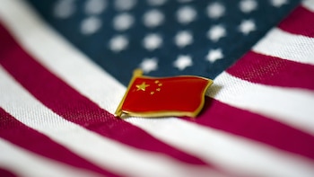 Estados Unidos estudia prohibir la importación desde China de componentes para centros de datos