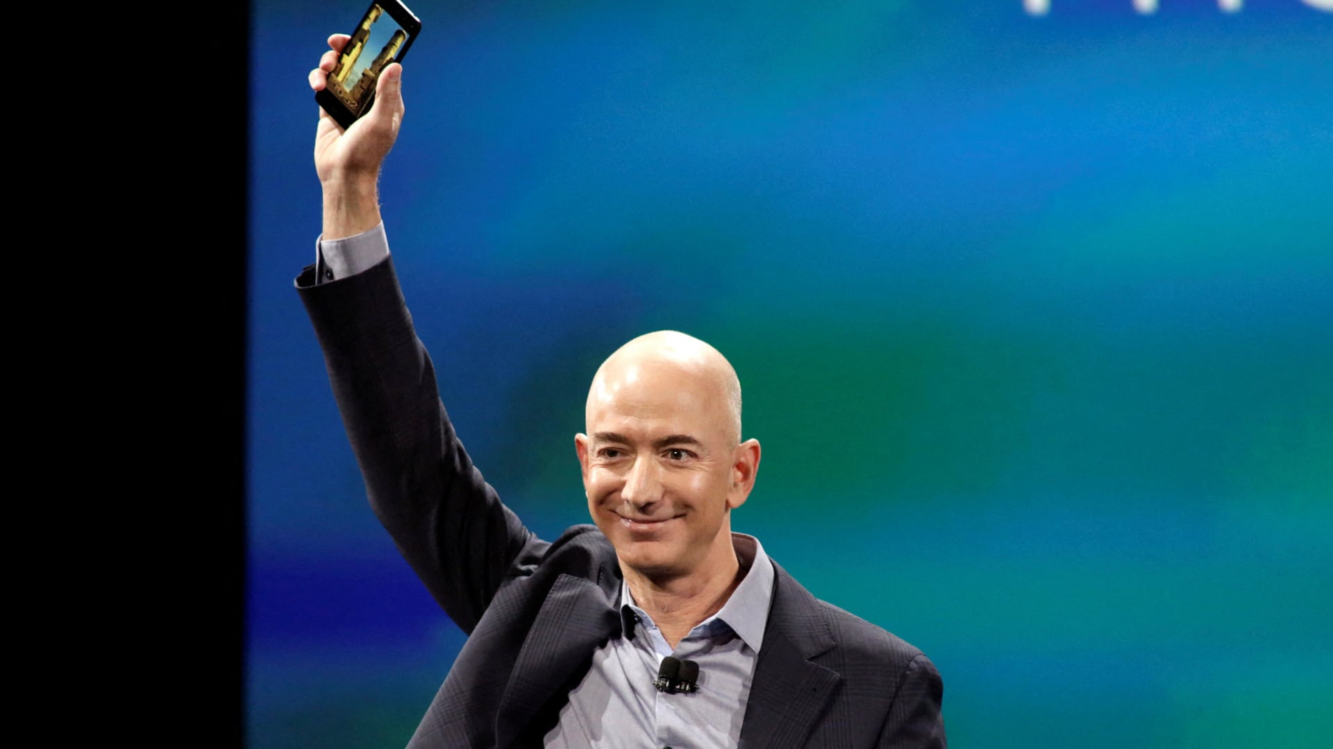 Amazon apunta a los cielos: la megaconstelación de más de 5.000 satélites que hablara directo con tu móvil