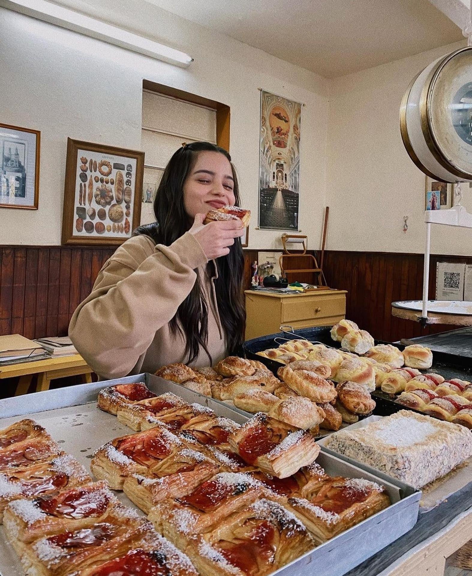 El ingreso de Emilia a Rombai marcó su salto a la fama y consolidó su presencia en escenarios de Latinoamérica como el Luna Park y el Velódromo de Montevideo