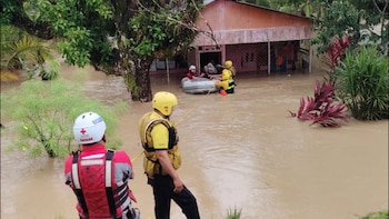 Intensas lluvias en Costa Rica afectan zonas de Matina, Sarapiquí y Tortuguero, con familias evacuadas y comunidades aisladas
