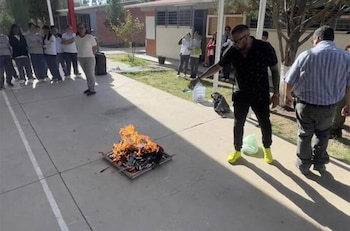 El personal docente quemó los