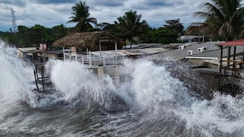 El puerto de Acajutla suspende temporalmente el ingreso y la salida de mercancías por fuerte oleaje