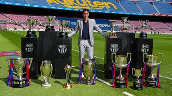 Luis Suárez junto a los