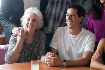 Eduardo "Wado" de Pedro junto