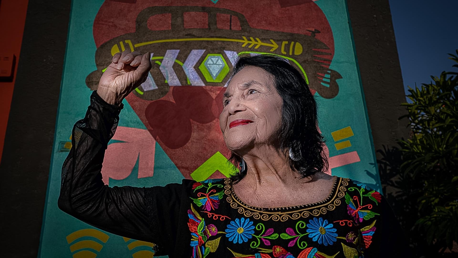 Quién fue Dolores Huerta, cofundadora del mayor sindicato agrícola de Estados Unidos y defensora de los derechos de jornaleros, mujeres e inmigrantes