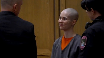 Una mujer de Washington recibe 28 años de prisión por asesinato premeditado de su padre