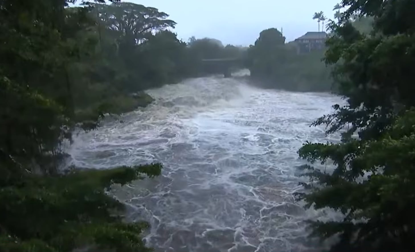 Lala golpea Hawái con lluvias extremas e inundaciones pese a perder fuerza