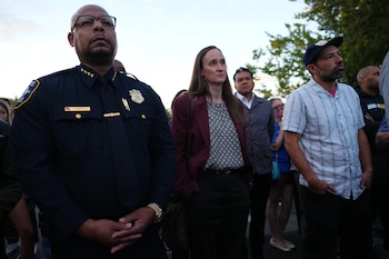El jefe de la policía de Seattle, Shon Barnes, dimitió tras las críticas por la respuesta al tiroteo en el festival Bite of Seattle (AP)