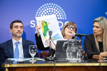 Conferencia de Patricia Bullrich en el Senado por la Ley de Tierras