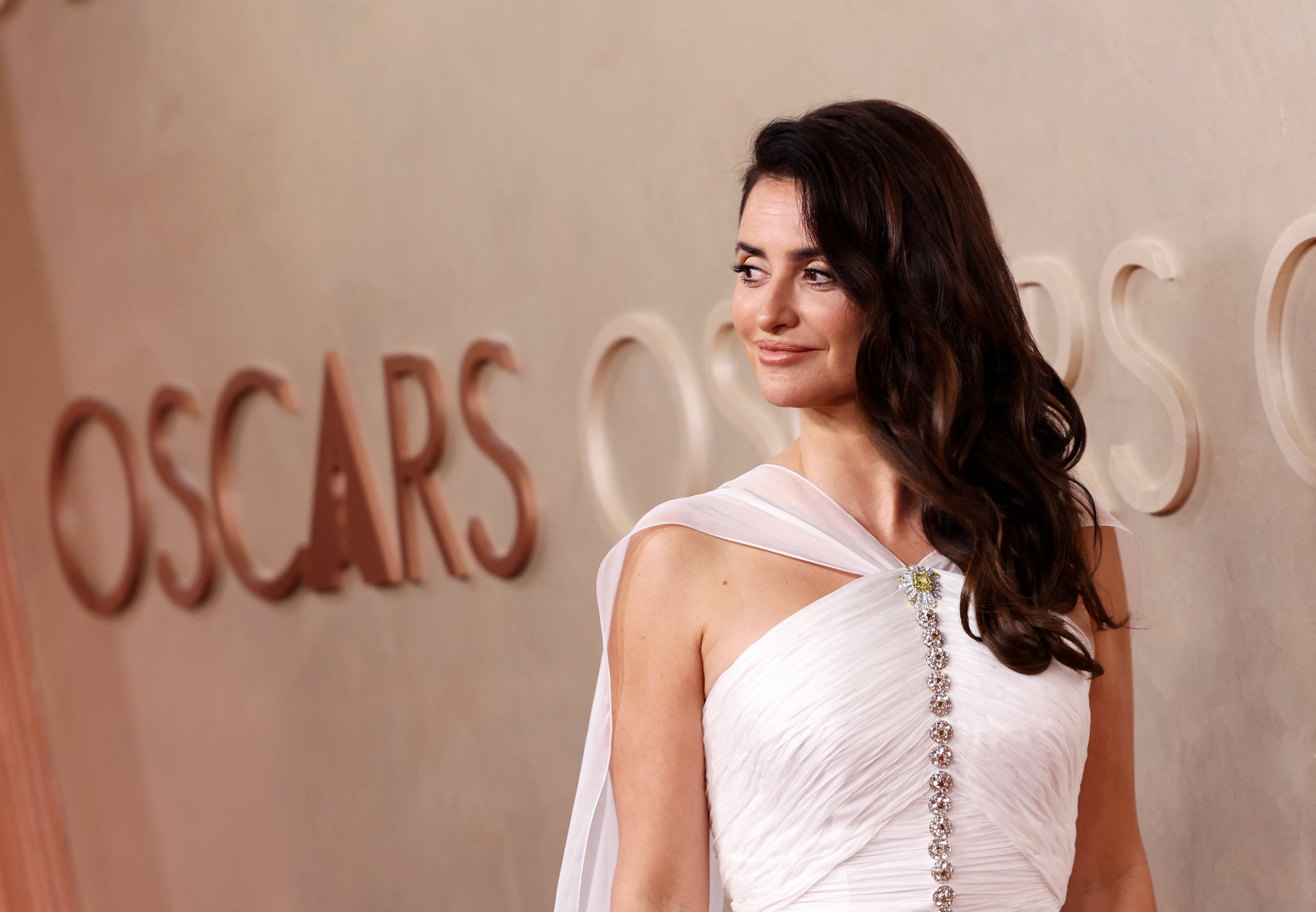 Penélope Cruz en la alfombra roja de los Oscar (REUTERS/Aude Guerrucci)