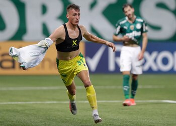 Brian Romero celebra su tanto