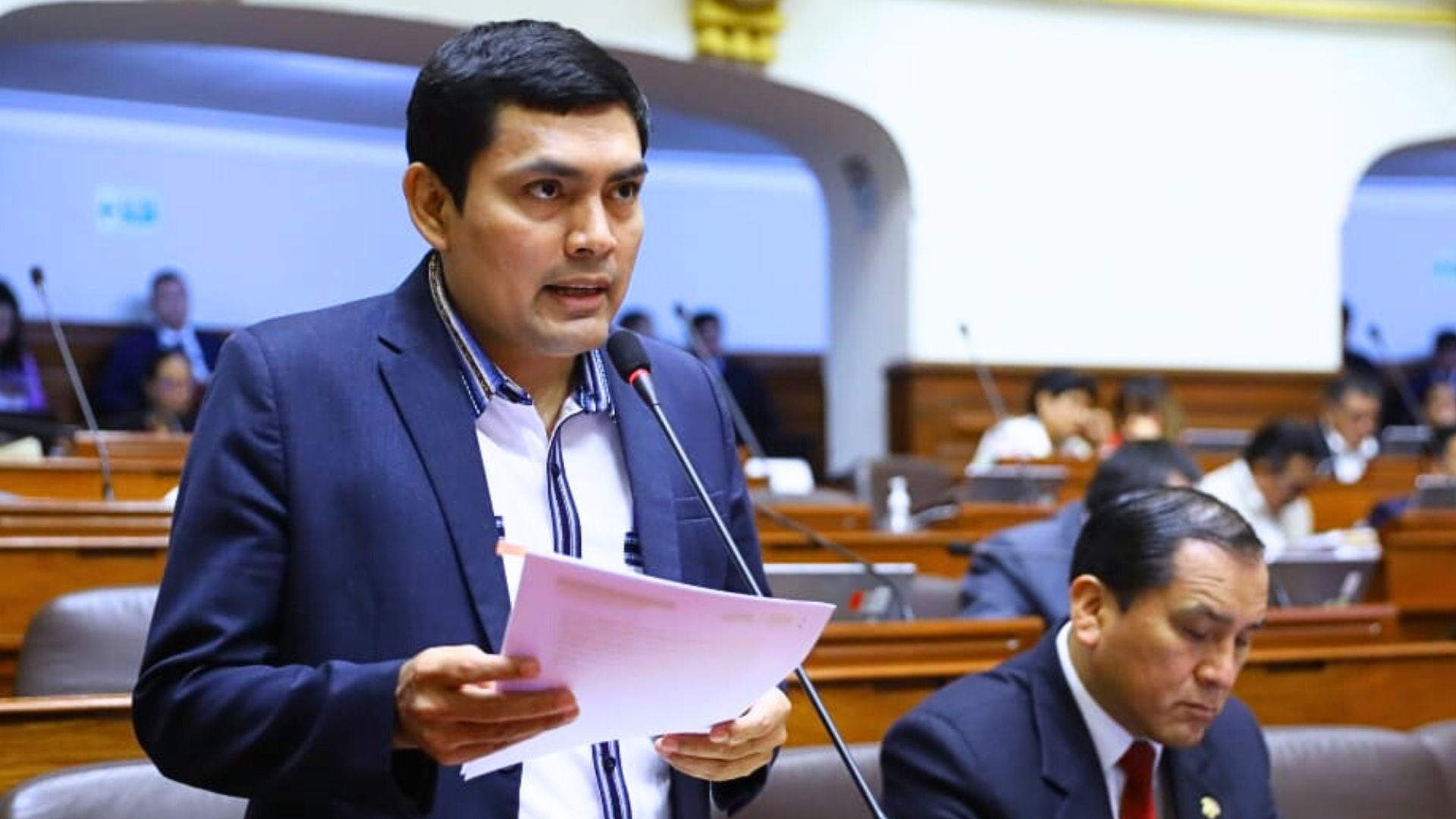 Un retiro de AFP acaba y otro empieza. Américo Gonza presentó el primer proyecto para que afiliados saquen otra vez hasta S/22.000 de sus fondos de pensiones. - Crédito Congreso