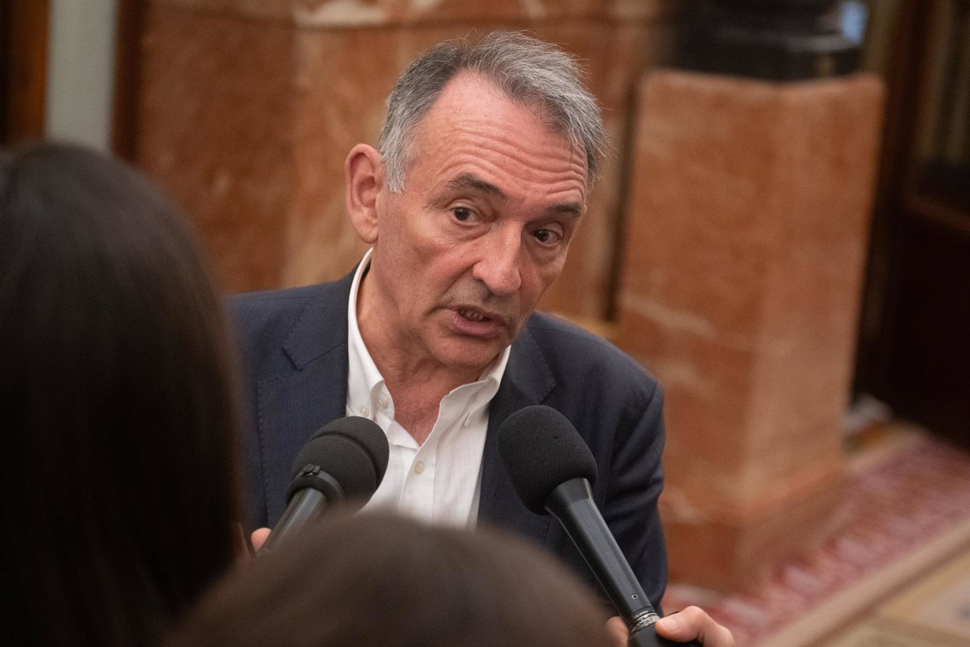 Sumar exige al PSOE que investigue si hay más corrupción en sus filas y ve «horrible» que solo reaccione a posteriori