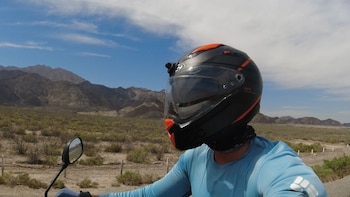 Más de 10.000 millas en moto: la travesía con la que entró al Guinness