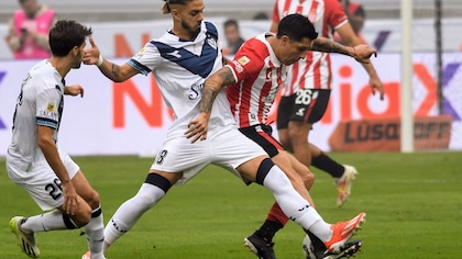 Estudiantes se impone ante Vélez en Santiago del Estero y sueña con la gloria en la Copa de la Liga