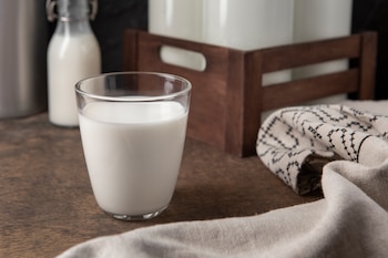 Un vaso de leche (Freepik)