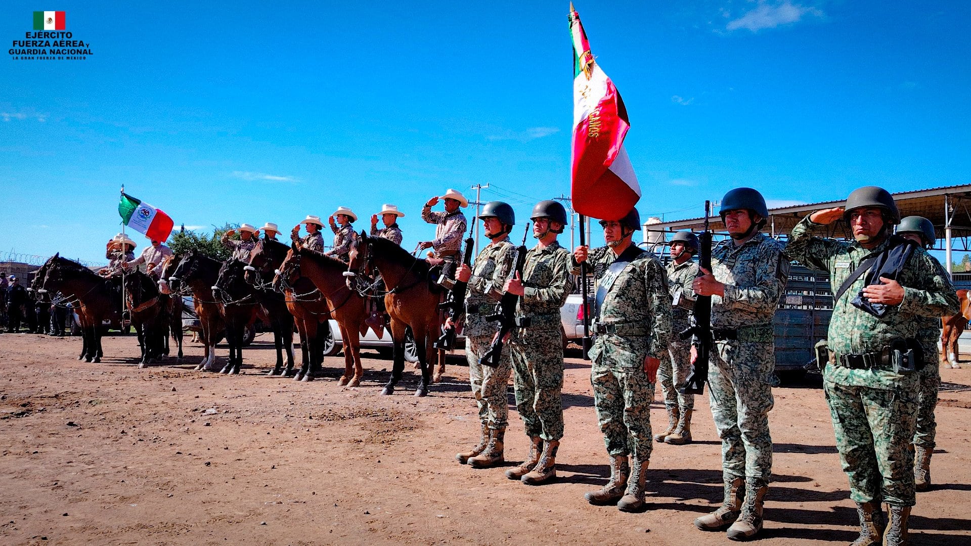 El Criadero Militar de Ganado de Santa Gertrudis, Chihuahua, en compañía de más de 8 mil jinetes, en un recorrido de Ciudad Juárez a Hidalgo del Parral Chihuahua, el 22 de julio de 2025. (Crédito: Defensa)