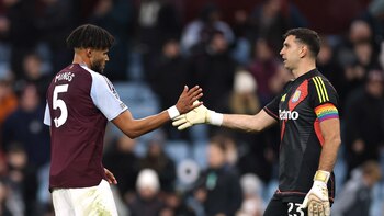 El Aston Villa del Dibu Martínez visita al RB Leipzig con la misión de dar otro paso hacia los octavos de final de la Champions League