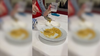 Sopa minestrone servida en la