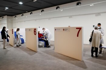 Un centro de vacunación en