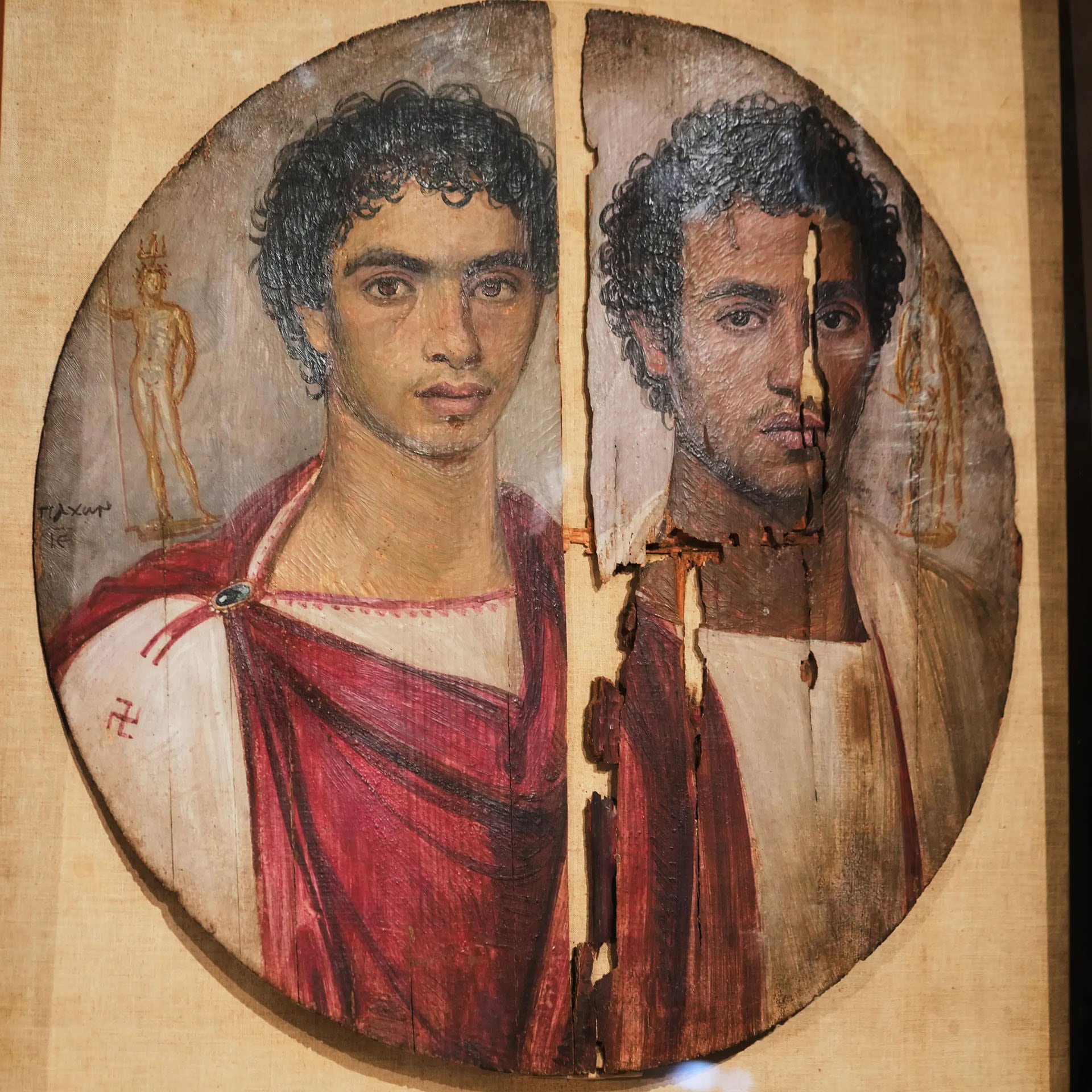 Un retrato doble sobre madera procedente de El Fayum integra la serie de obras egipcias que se exhibirá en el extranjero tras su restauración - AP