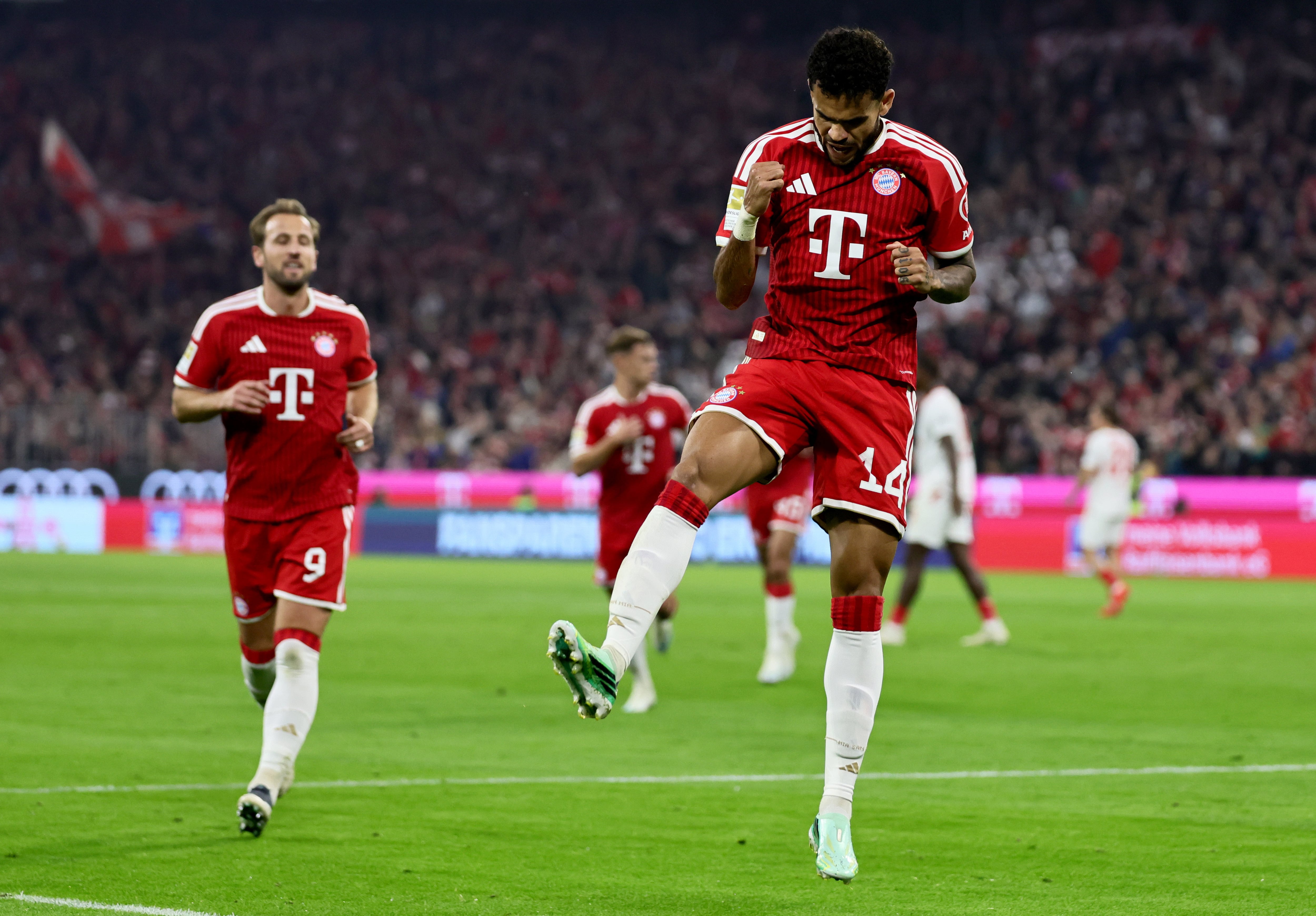 Luis Díaz encabeza con un triplete la fiesta goleadora del Bayern en la Bundesliga - crédito RONALD WITTEK/EFE/EPA