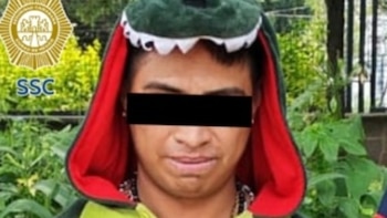 Así detuvieron a hombre disfrazado de dinosaurio tras asaltar a una mujer en Álvaro Obregón