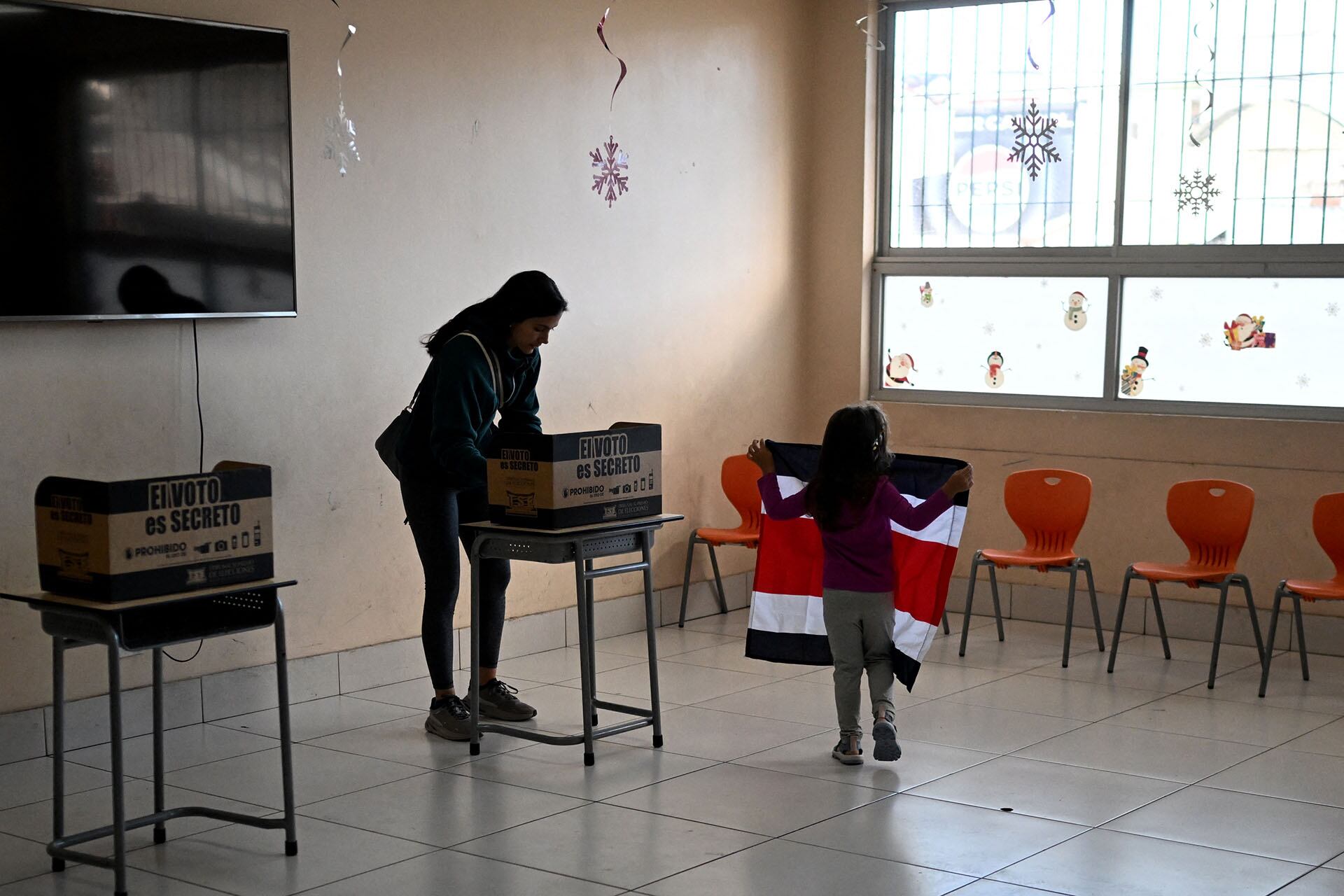 Fernández aseguró que más de 1,2 millones de personas votaron por ella y defendió el mandato electoral de su Gobierno. (Photo by MARVIN RECINOS / AFP)