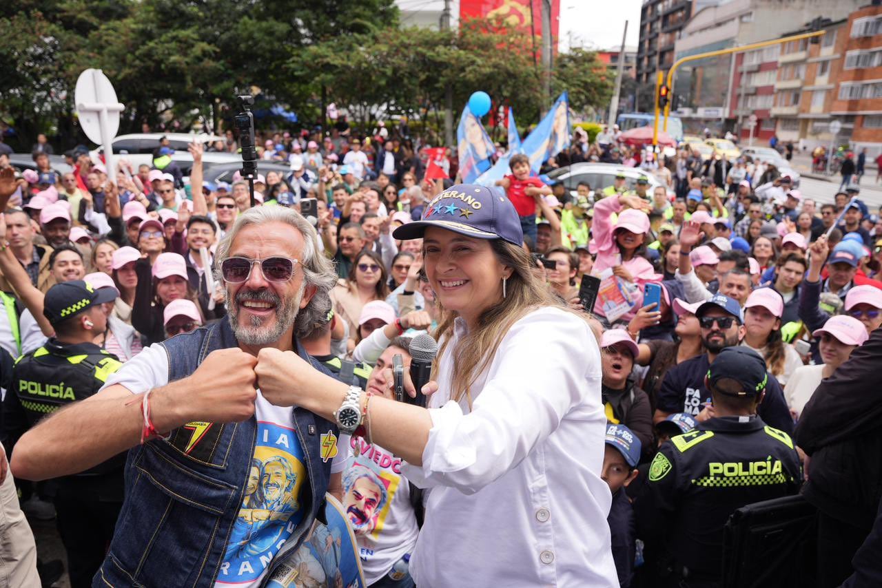 Oviedo y Paloma recorren el país en la “Palovieta” para difundir una propuesta de centro ante un escenario polarizado. - crédito @PalomaValenciaL/X