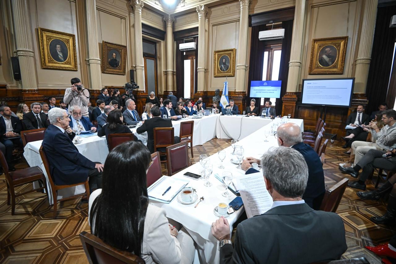 El plenario de comisiones de este martes se realizó en el Salón Arturo Illia de la Cámara alta (Prensa Senado)