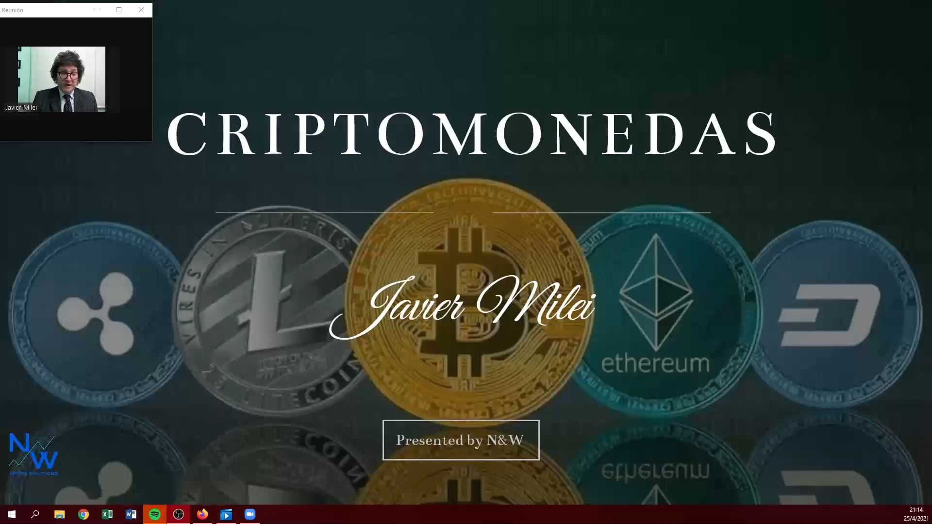 Javier Milei participa en una clase sobre criptomonedas, como parte de la oferta académica de Mauricio Novelli, visible en una pantalla con diversos logotipos de monedas digitales. (Captura de video)