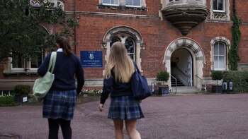 Docente fue suspendido por acosar